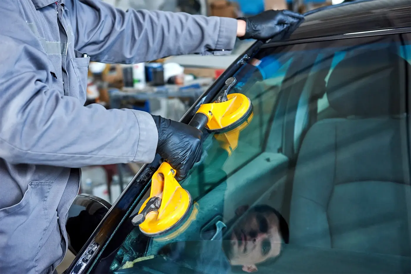 Carrozzeria Cricchetto Torino - Lavoro parabrezza