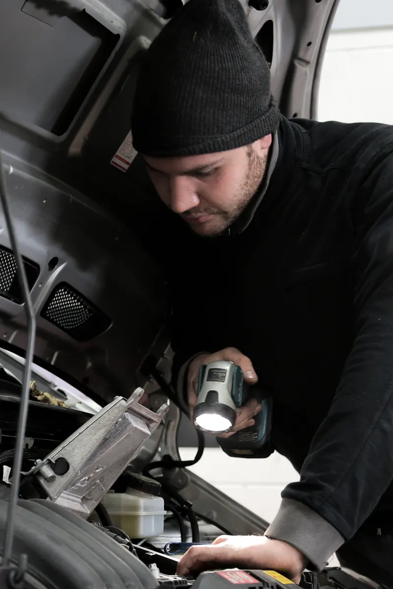 Carrozzeria Cricchetto Torino - Lavoro cofano